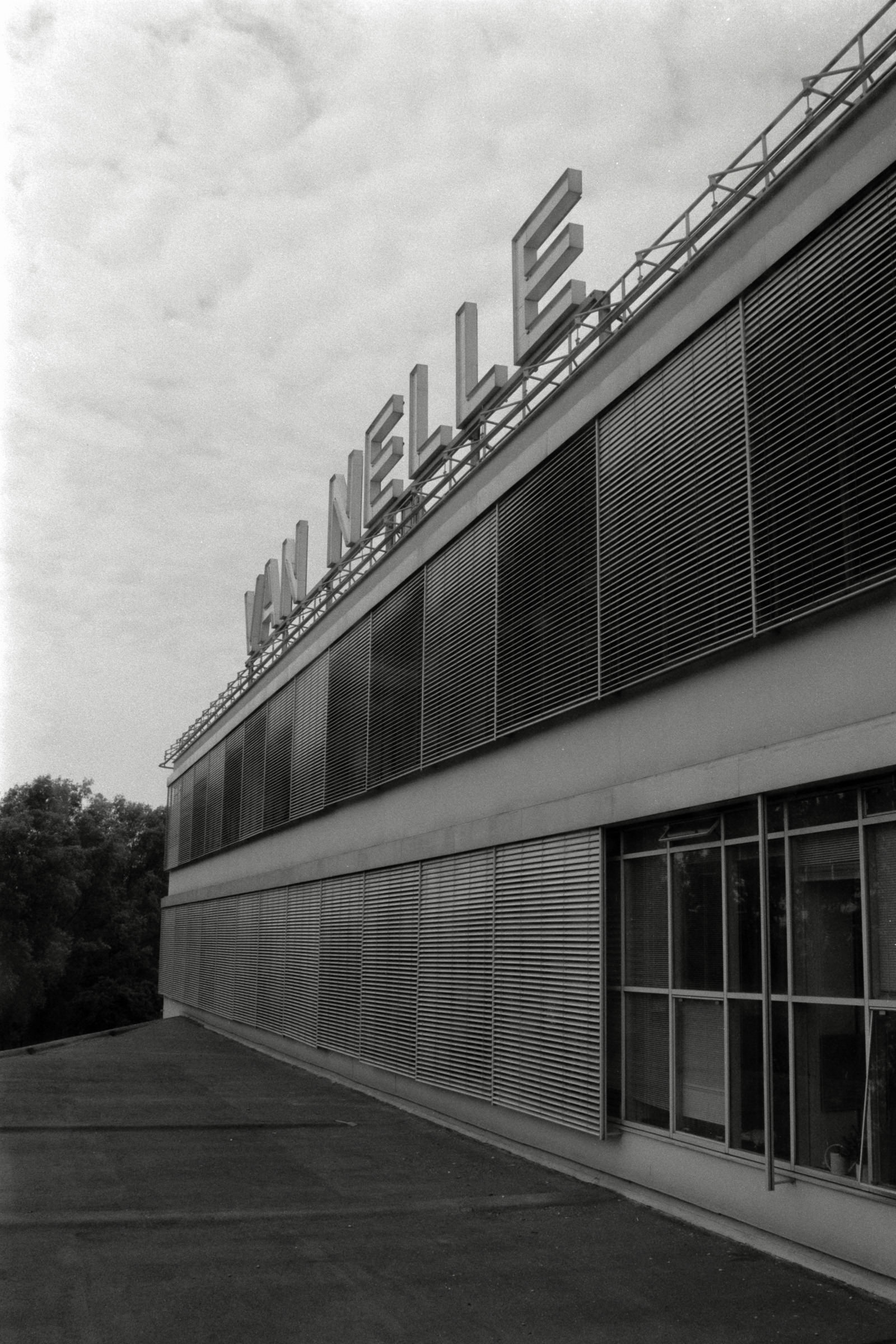 AHP F1992 06 003 sc250507 img03 NLP